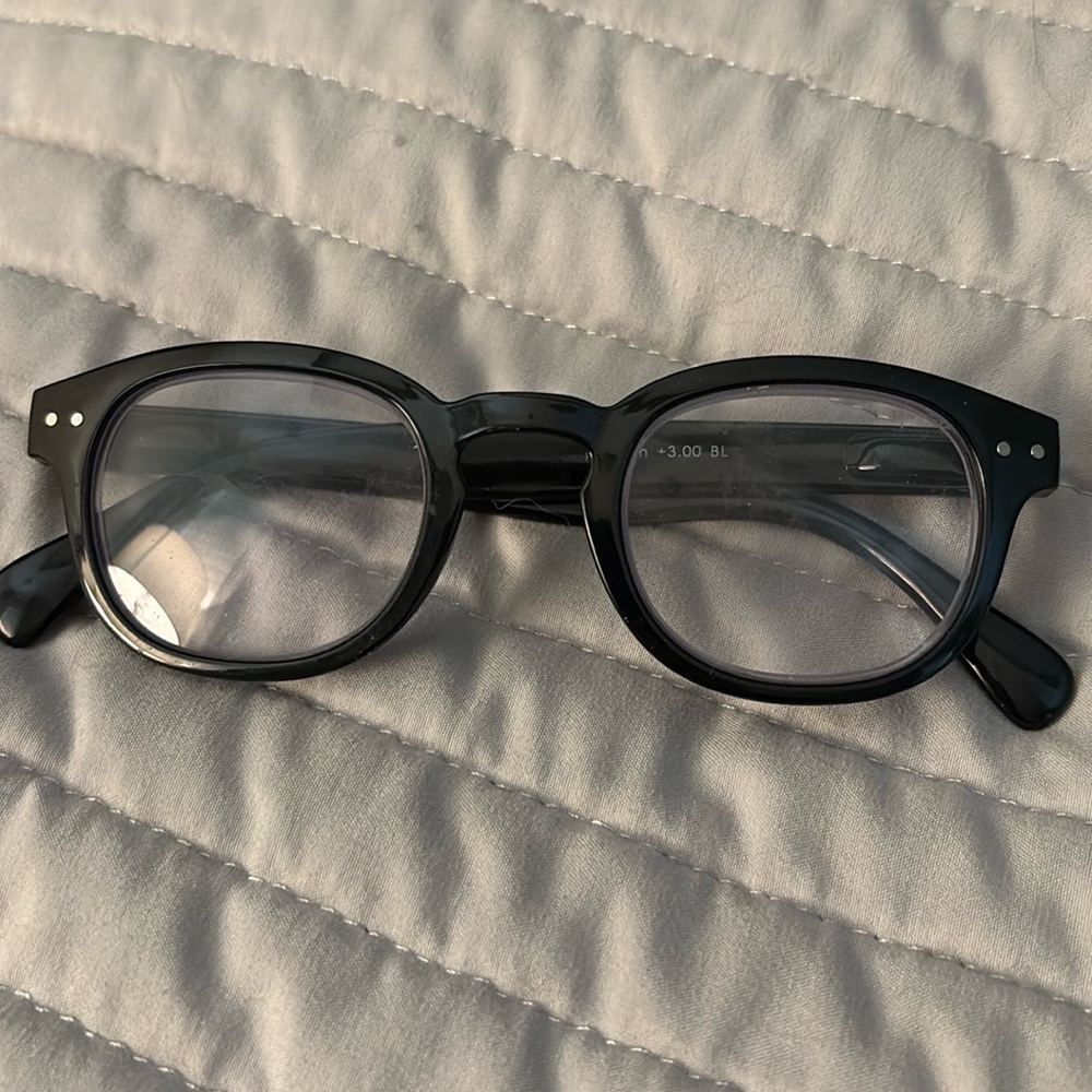 IZE Black 3.0 readers blue light